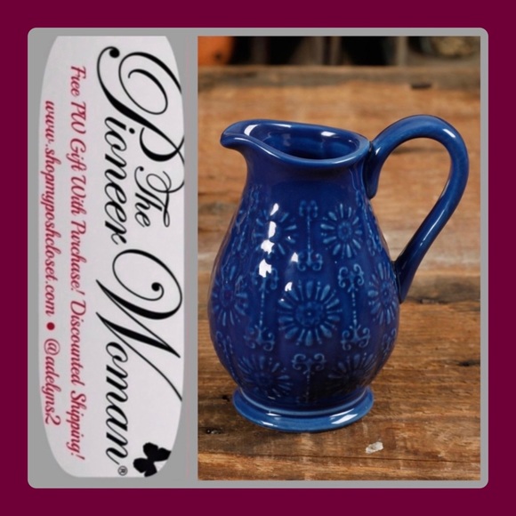 🌺 RARE New The Pioneer Woman Mini Blue Pitcher - Picture 3 of 5